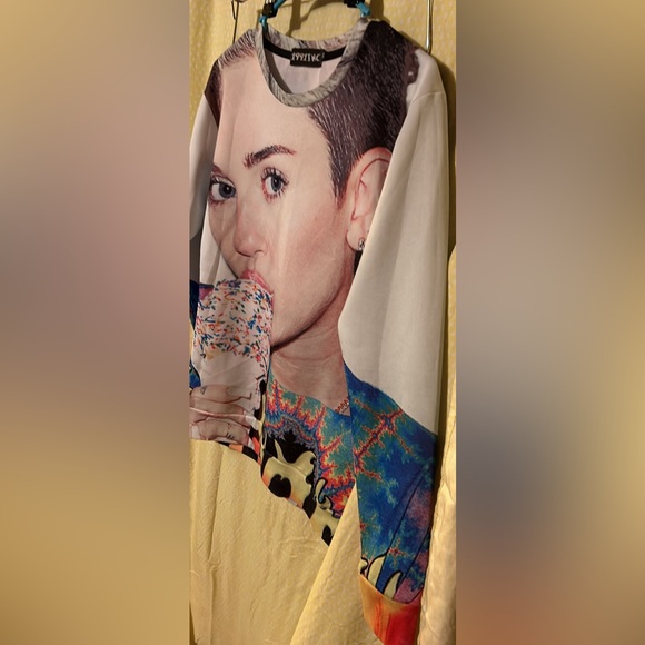 1991 INC. Brand Miley Cyrus Sweatshirt long sleeve size Medium - Picture 3 of 4